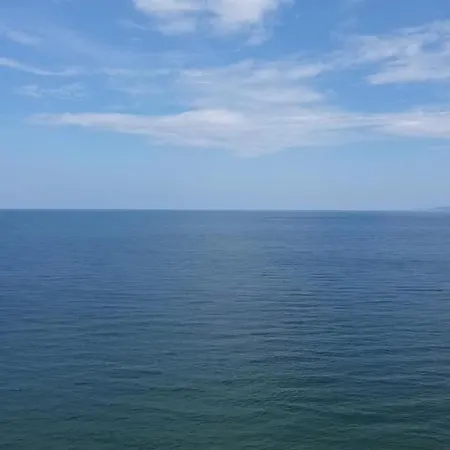 Un Bel Posto Sea View Апартаменты *