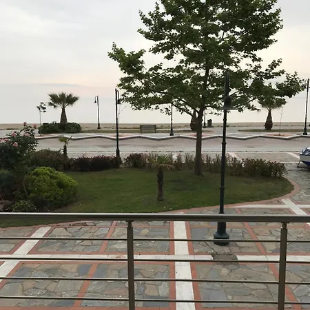Un Bel Posto Sea View شقة Vrasná